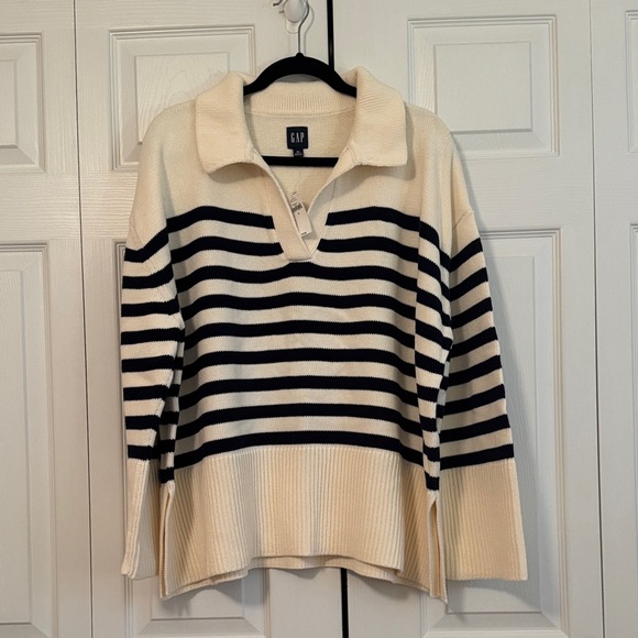 GAP Women's Cream and Navy Striped Sweater - Picture 1 of 5